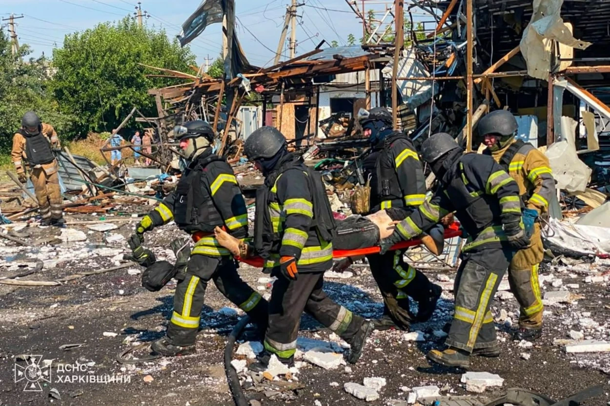 Росіяни вранці вдарили по людному місці у Печенігах