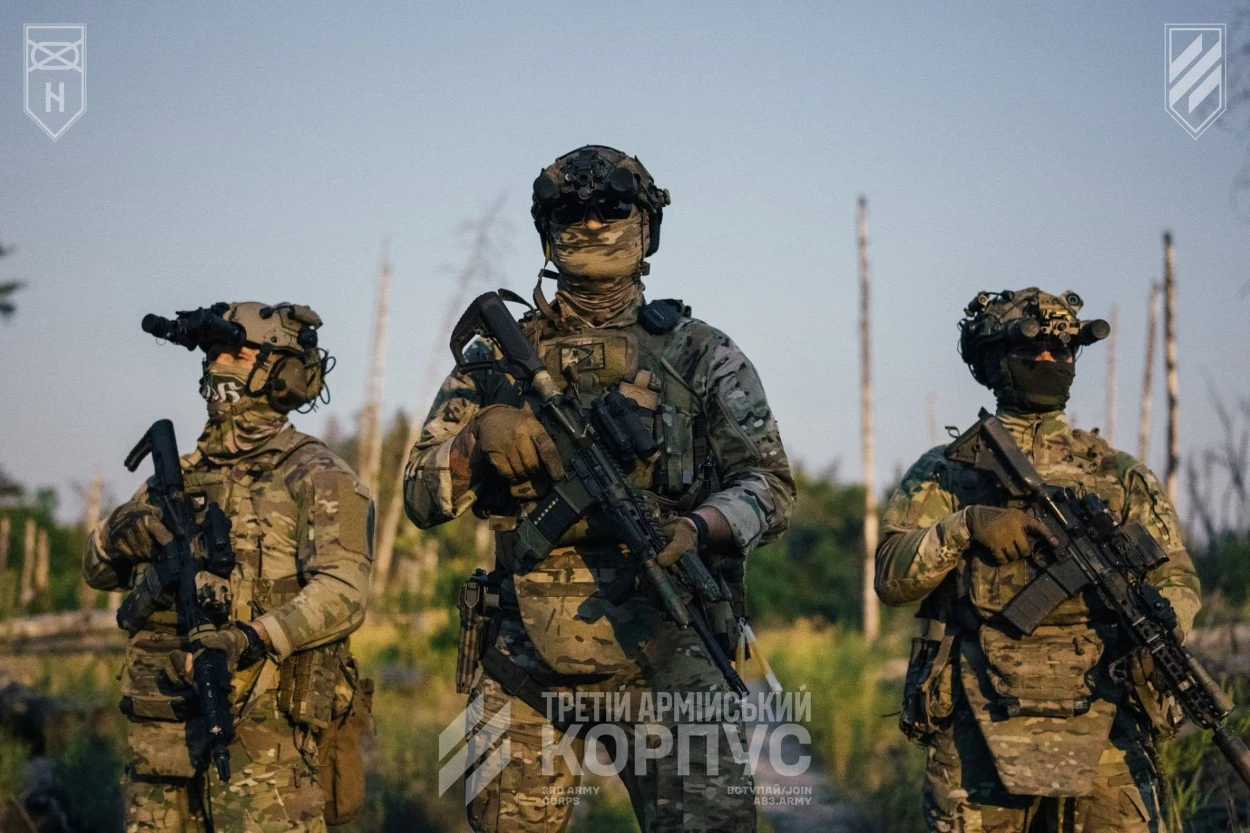 Військові Третього армійського корпусу у повно екіпіруванні