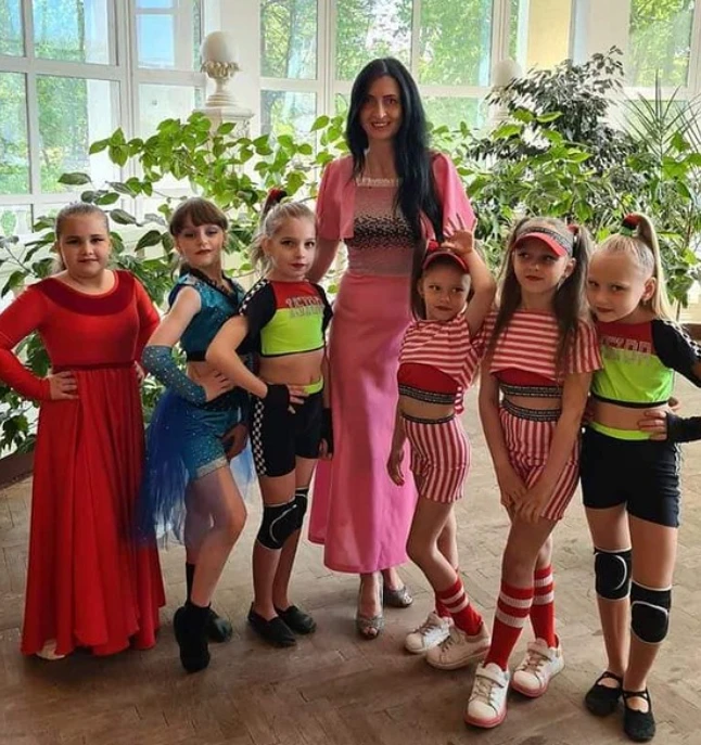  Ксенія з учнями