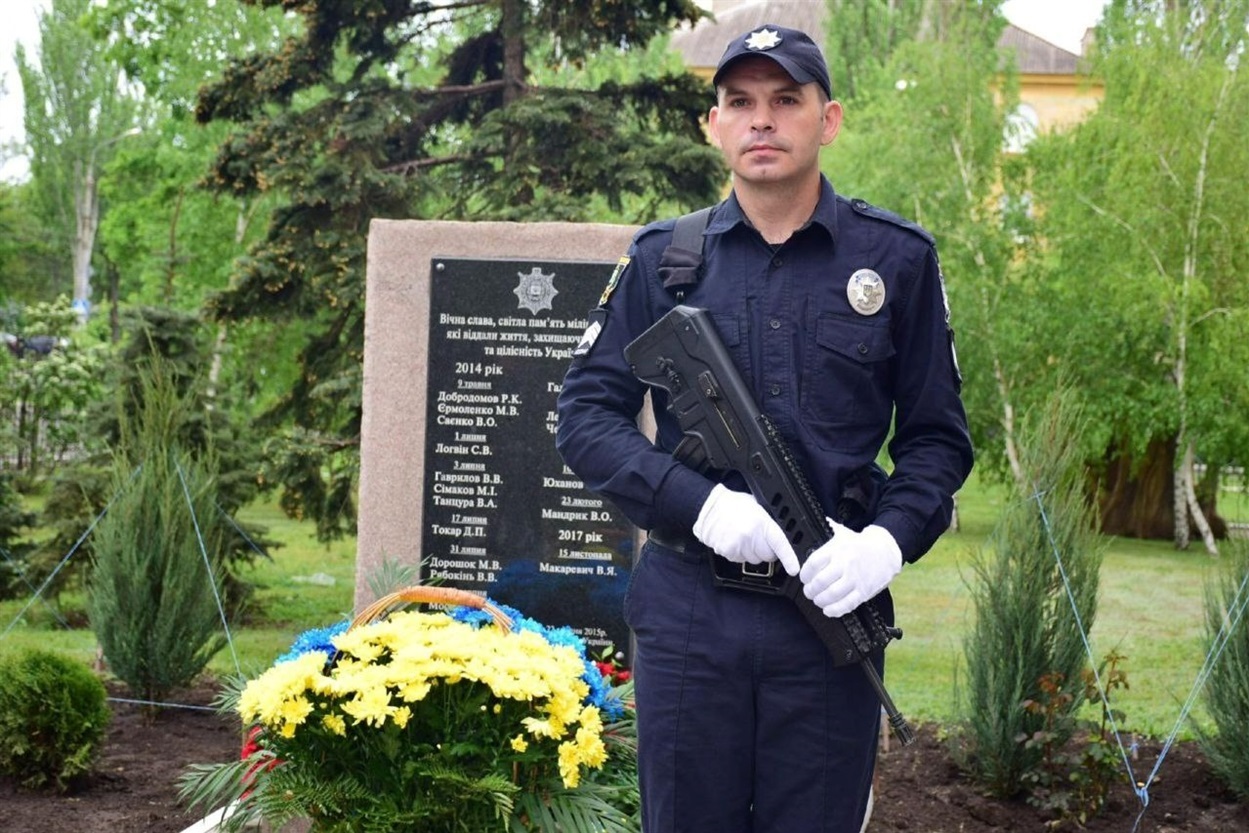 Сергій, працюючи у поліції, часто говорив нареченій, що хоче знову одягтись у військову форму і захищати Україну