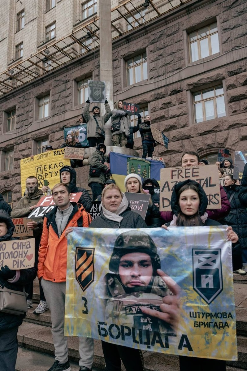 Єлизавета і Віта Іванівна під час масштабної акції у підтримку полонених