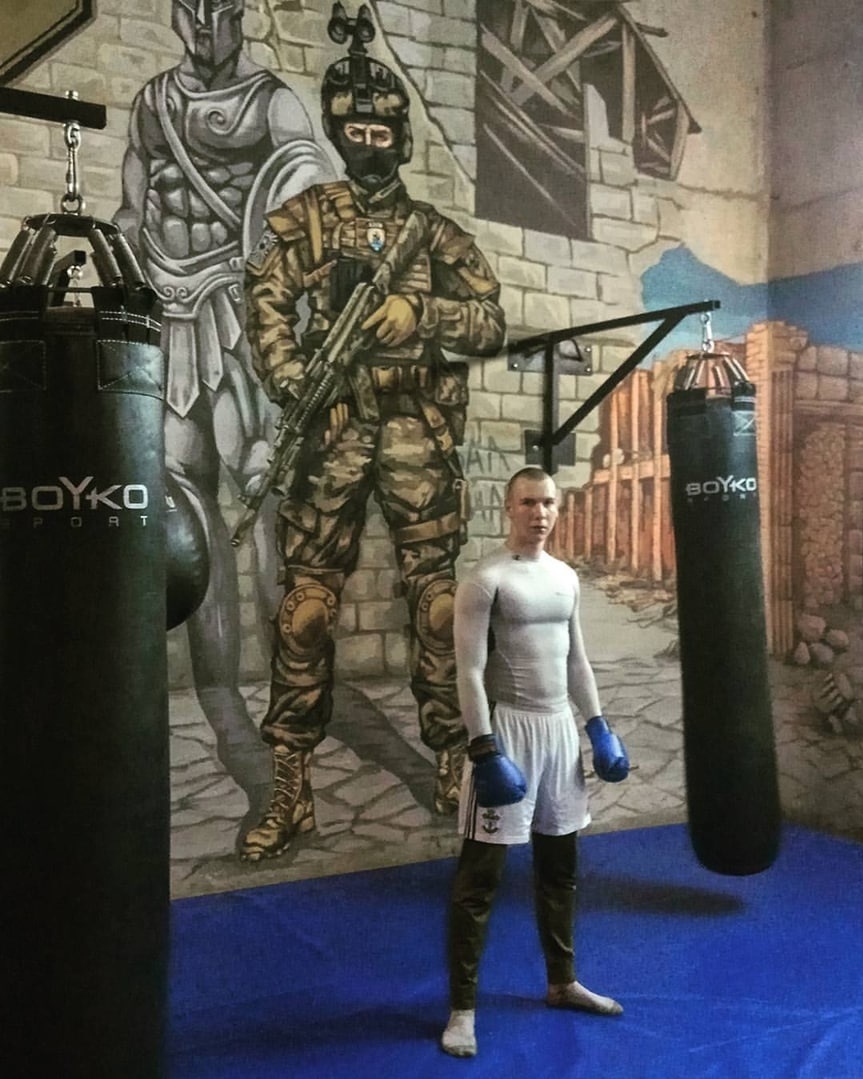 Потрапити до лав "Азову" Вадим хотів одразу після школи і наполегливо готувався