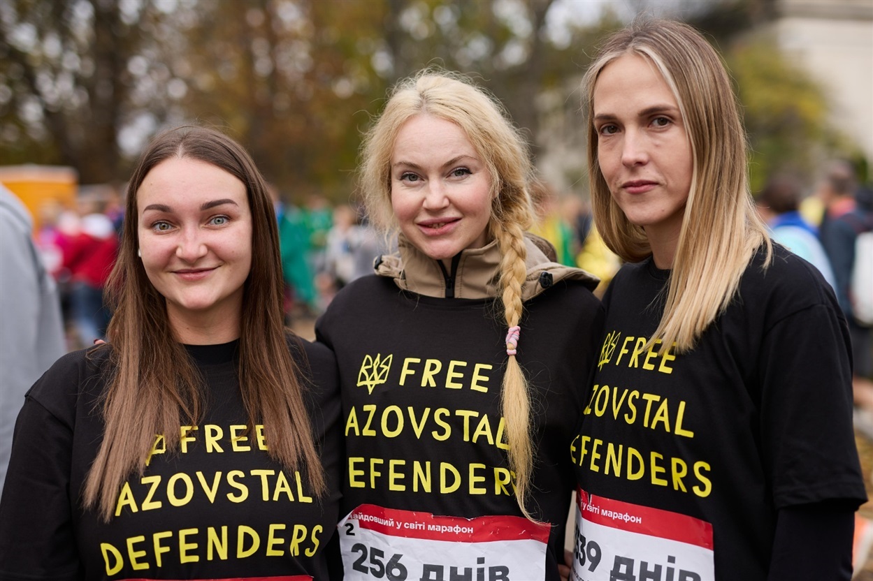 "Герда" (посередині) сумнівалась, що подолає дистанцію після полону, однак змогла
