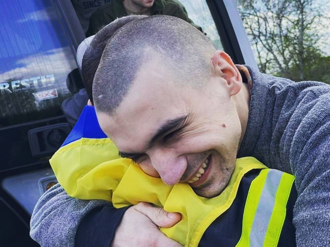 Зустріч з побратимом після звільнення з полону