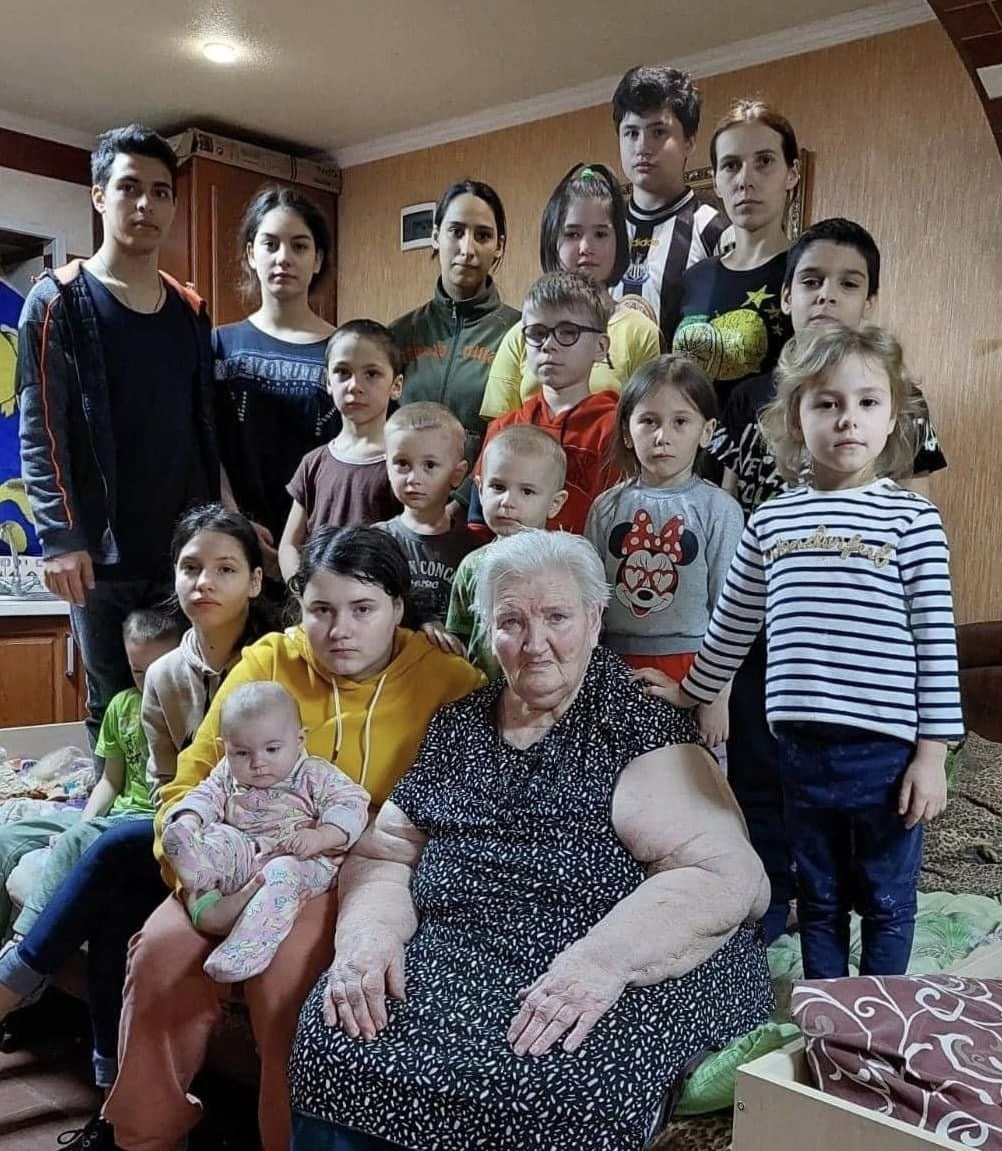 З родиною нині живе і 80-річна мама Ірини