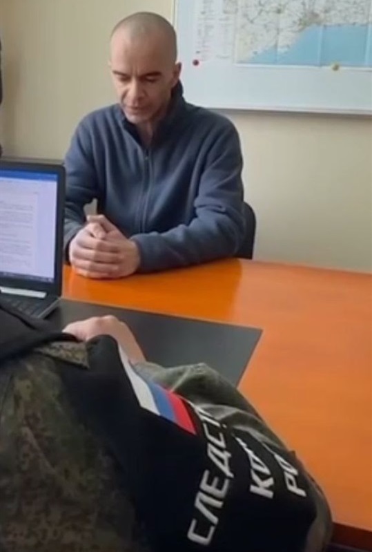 Скріншот з відео з допитом Романа Харченка окупантами