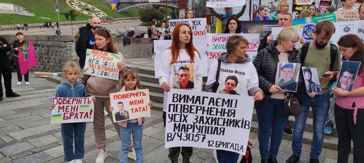 У Києві Міла ходила на акції у підтримку полонених оборонців Маріуполя