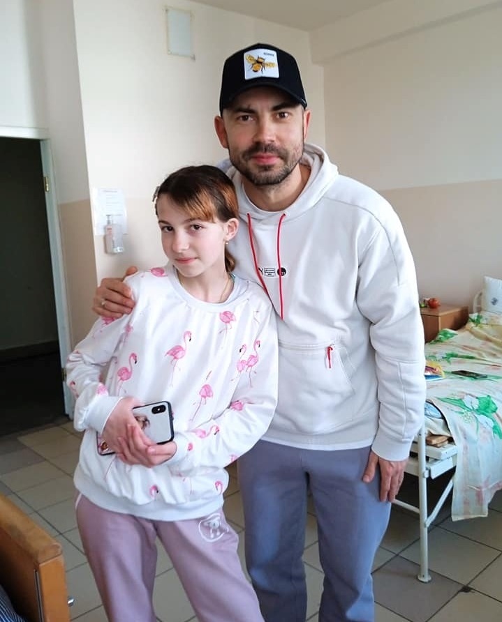 Катя у лікарні Львова з відомим актором і ведучим Андрієм Бєдняковим