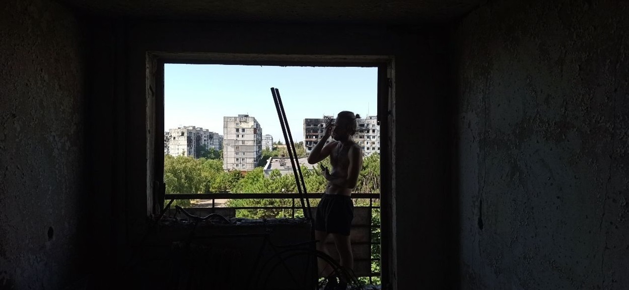 Ілля у розбитій квартирі