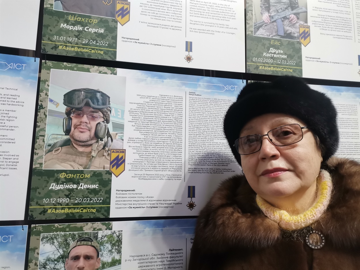 Мати загиблого оборонця Маріуполя Дениса Дудінова Галина Голіцина