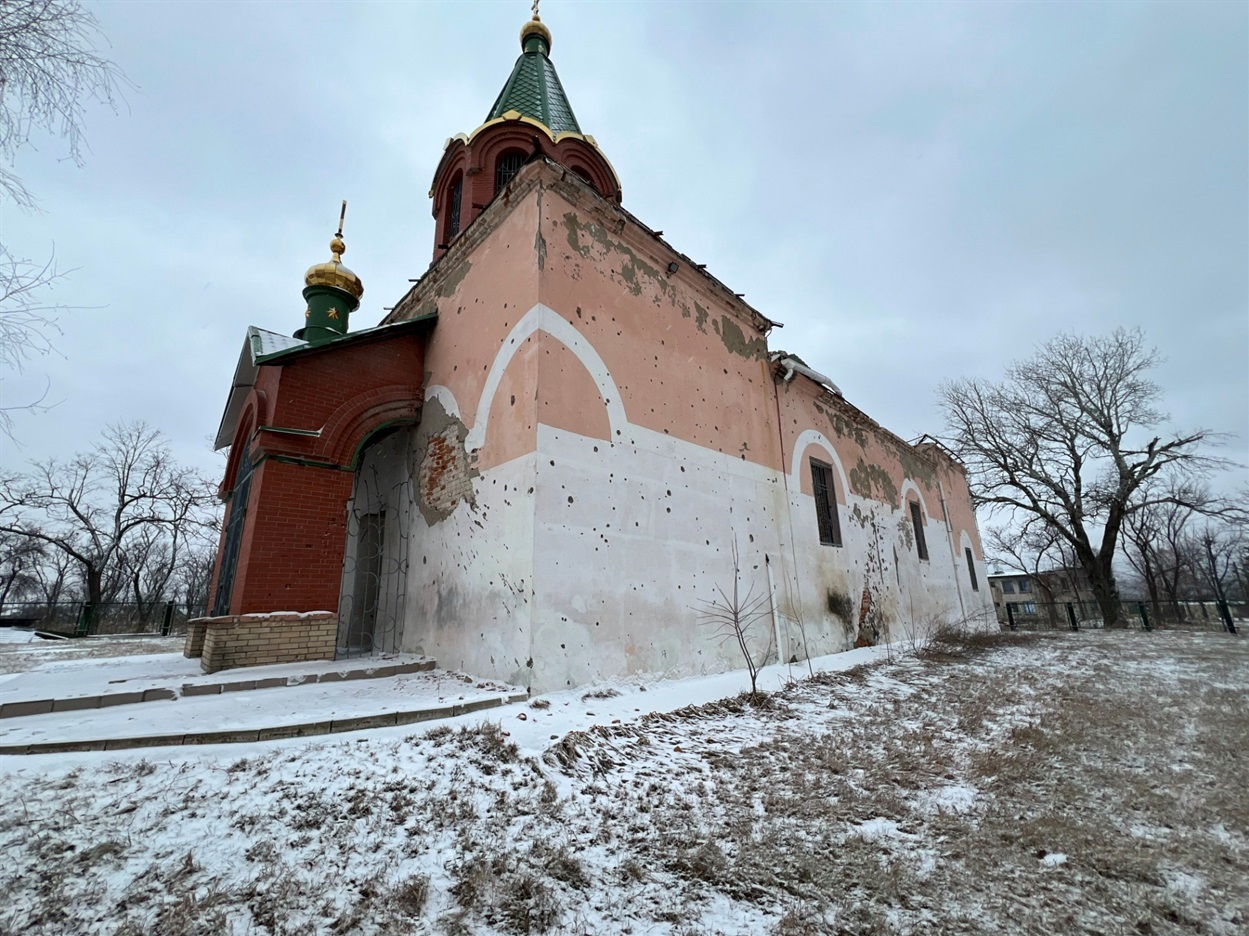 Побитий уламками храм у Новоселівці