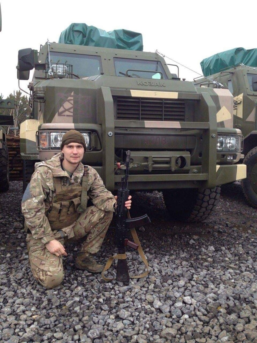 "Сова" загинув у Маріуполі у ближньому бою разом із ще двома побратимами. Бійці потрапили у ворожу засідку