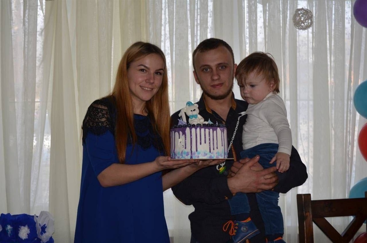 Щаслива родина: Надія, Богдан і Михайлик