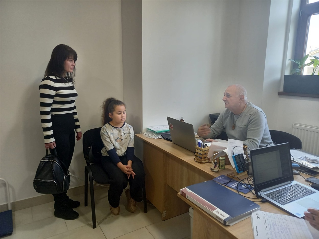 На Івано-Франківщині Гусейн лікує українців, переважна частина з них - переселенці, як і він сам