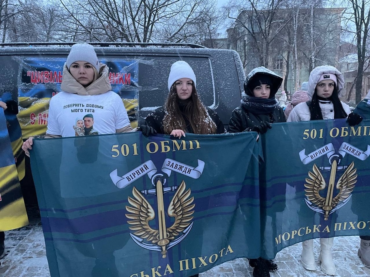 Дружини полонених морських піхотинців з Маріуполя чекають на обмін своїх чоловіків