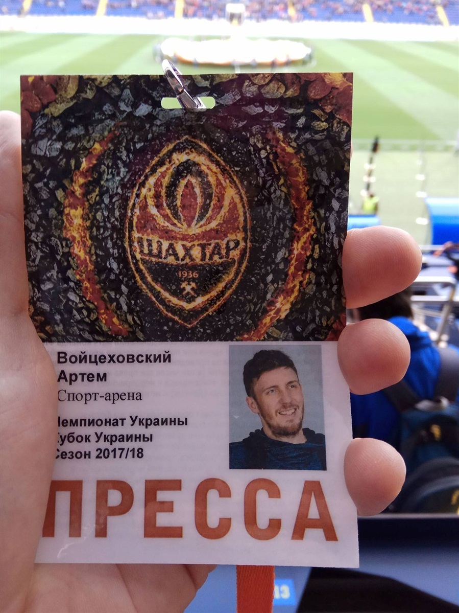 Багато років Артем гармонічно поєднує журналістику і музику