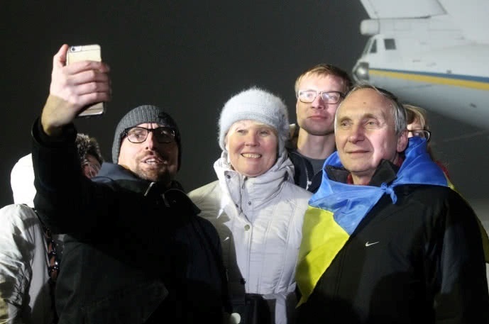 Племінник, дружина і син - у день визволення Ігоря Козловського з російського полону