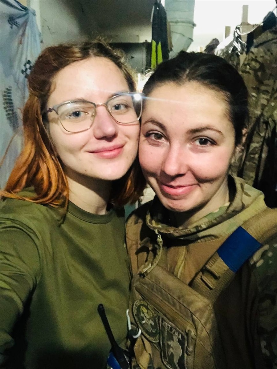 Юлія (праворуч) з подругою "Сиреною"