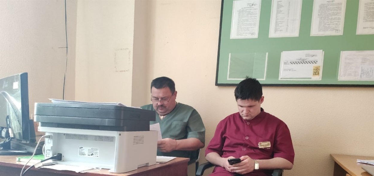 Владислав (справа) у маріупольському шпиталі