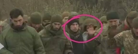 Олександр з побратимами виходить у ворожих полон