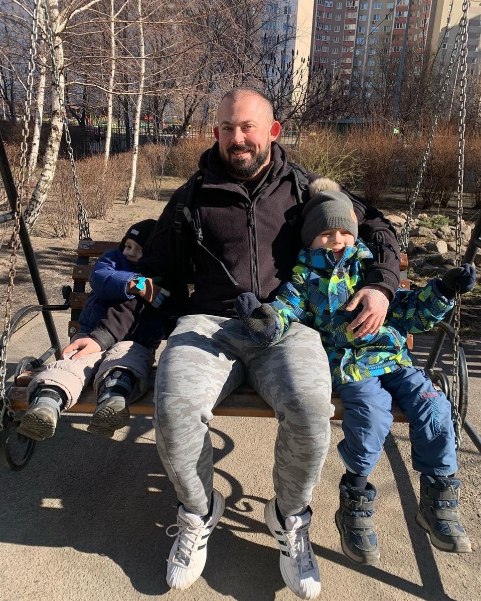 Дмитро із синами