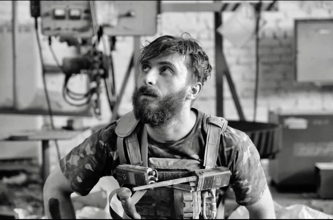 Вадим у окопі на війні