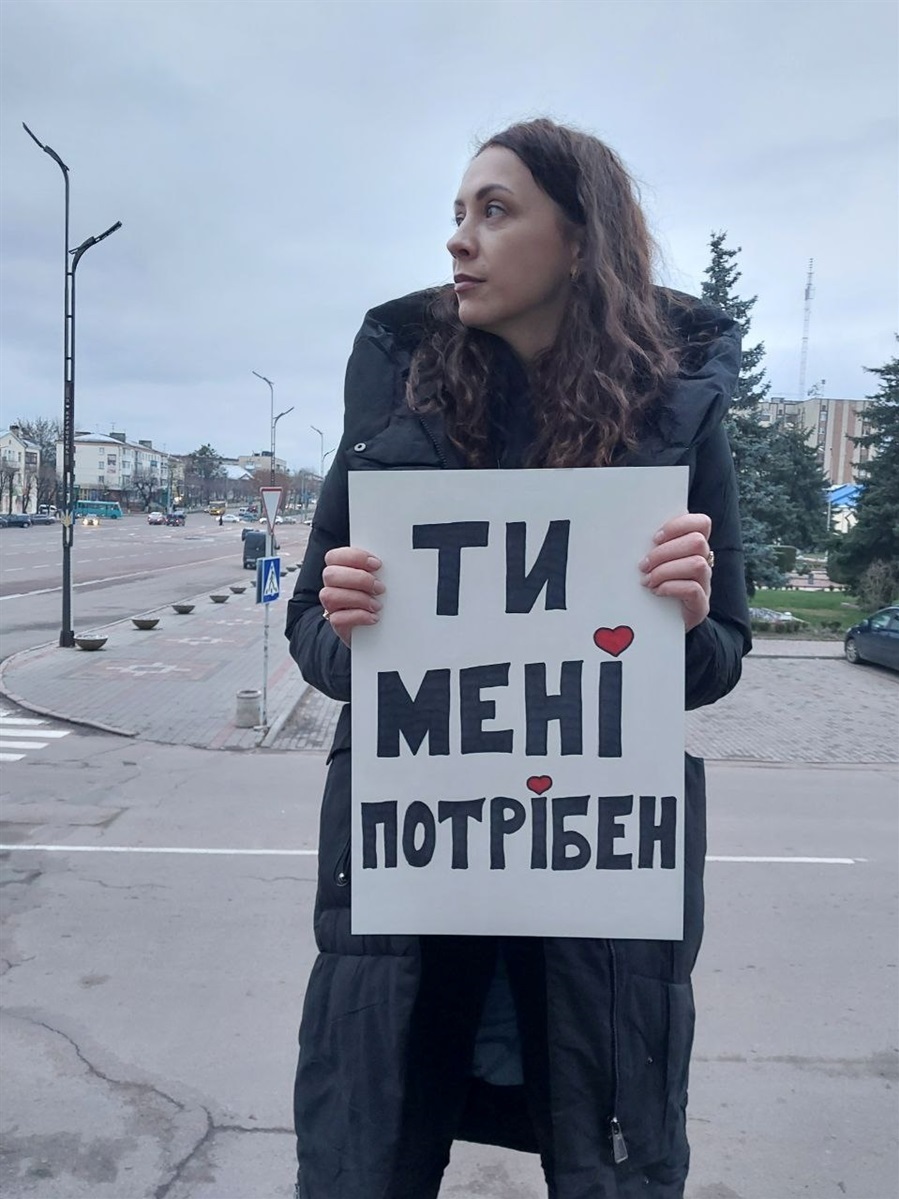 Для себе Олена вирішила до офіційних результатів ДНК-експертизи не вірити у загибель коханого