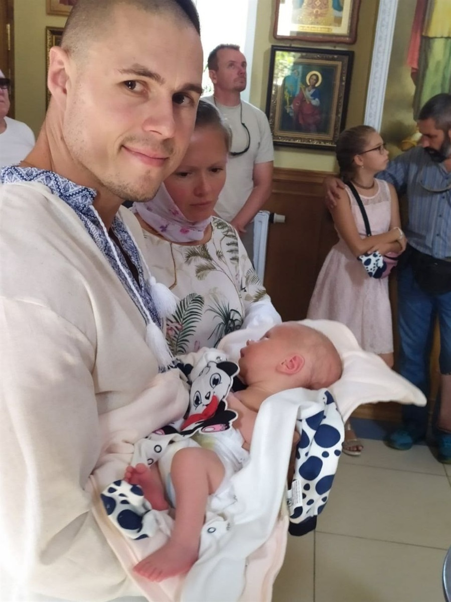 Олена, дружина "Мангуста", стала хрещеною мамою Ярославі - доньці загиблого захисника Михайла Савчука