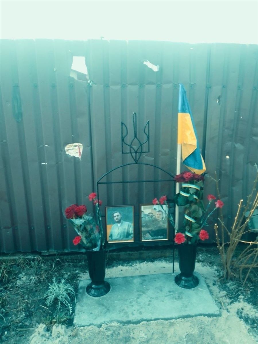 Місце загибелі Дениса та Сергія у селі Лук'янівка Київська область. Вулицю в цьому селі перейменували на честь Дениса Котенка
