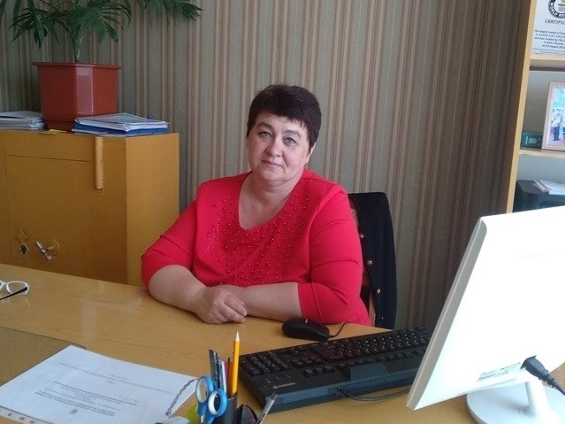 Наталія Борис викладає географію у Новоайдарському ліцеї  