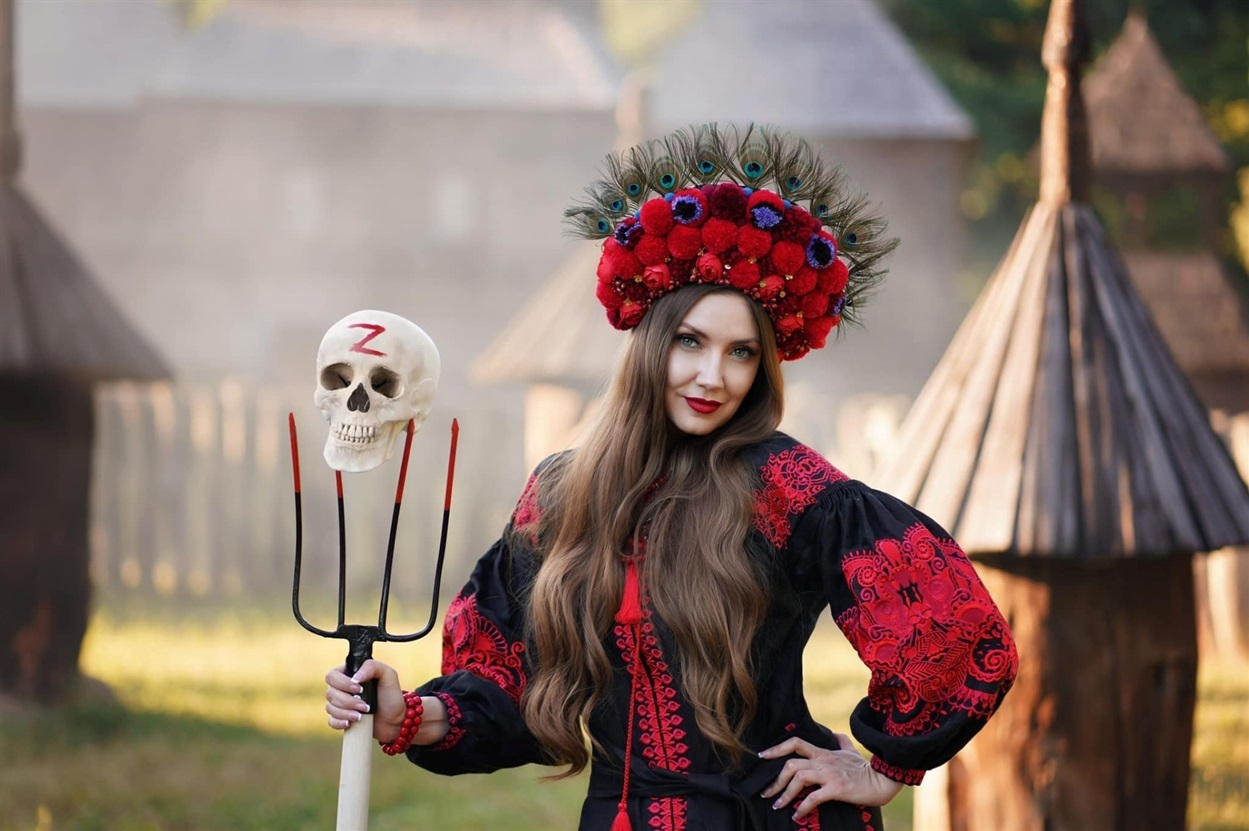 Лілія Болбат (у соцмережах відома як Лілія Українська) - відома волонтерка з Маріуполя, яка допомагає українській армії з 2014 року