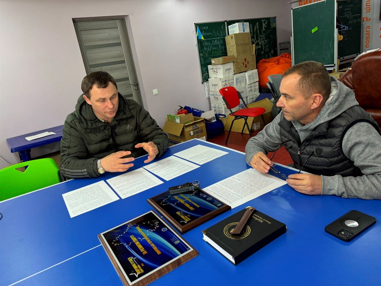 Віталій Щербинка (справа) і Ігор Очеретній у кабінеті управління