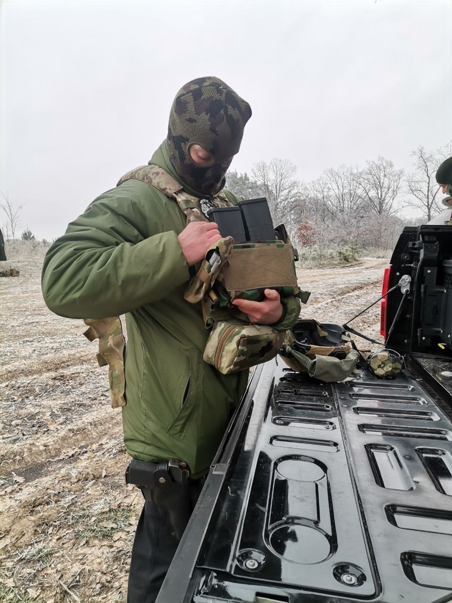 За пару годин спілкування "Пчела" розповів Свої увесь свій шлях — від вступу до лав "Азова" до оборони Маріуполя