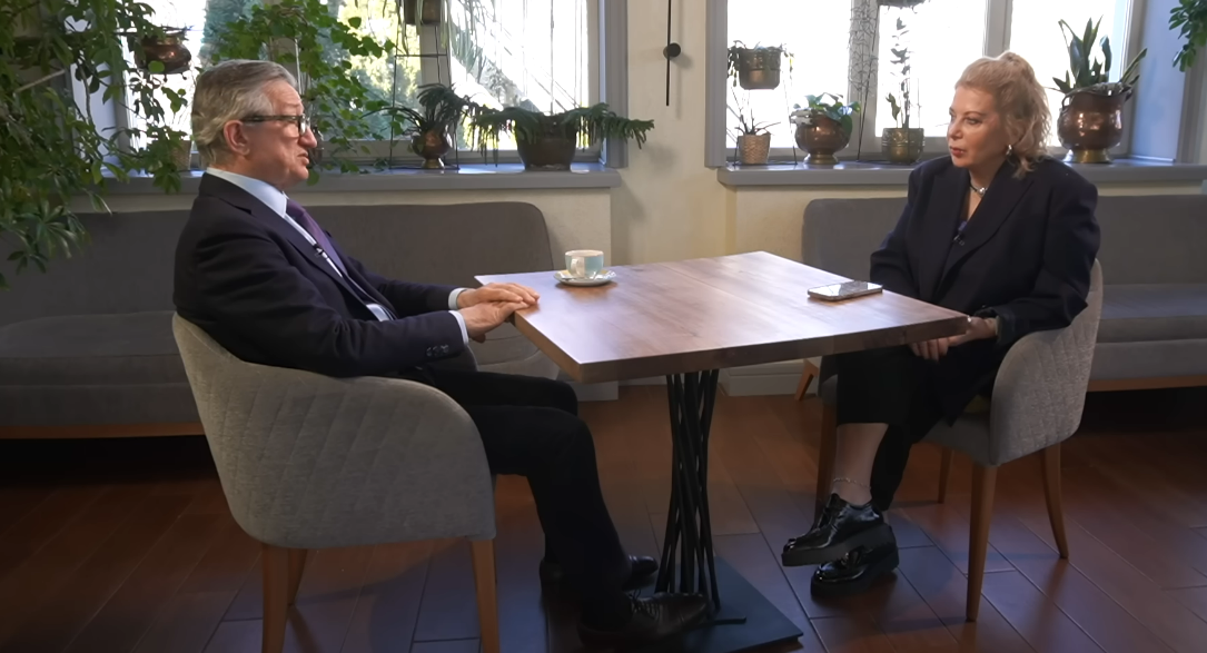 Сергій Тарута під час інтерв'ю