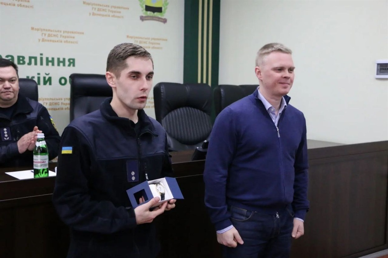 Владу вручили годинник