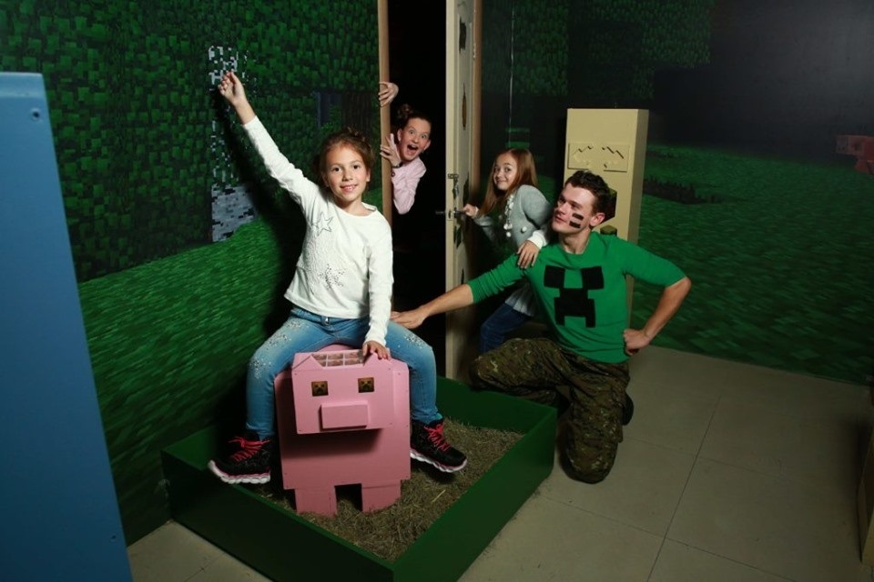 В квест-комнате, стилизованной под Minecraft