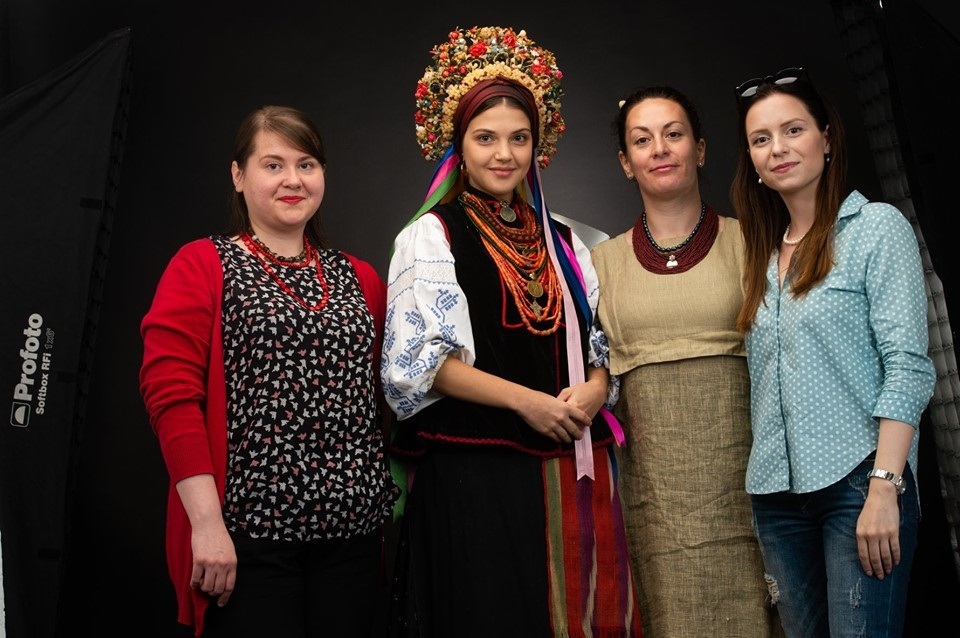 З гуртом «Дивина» під час зйомок строю з Донеччини
