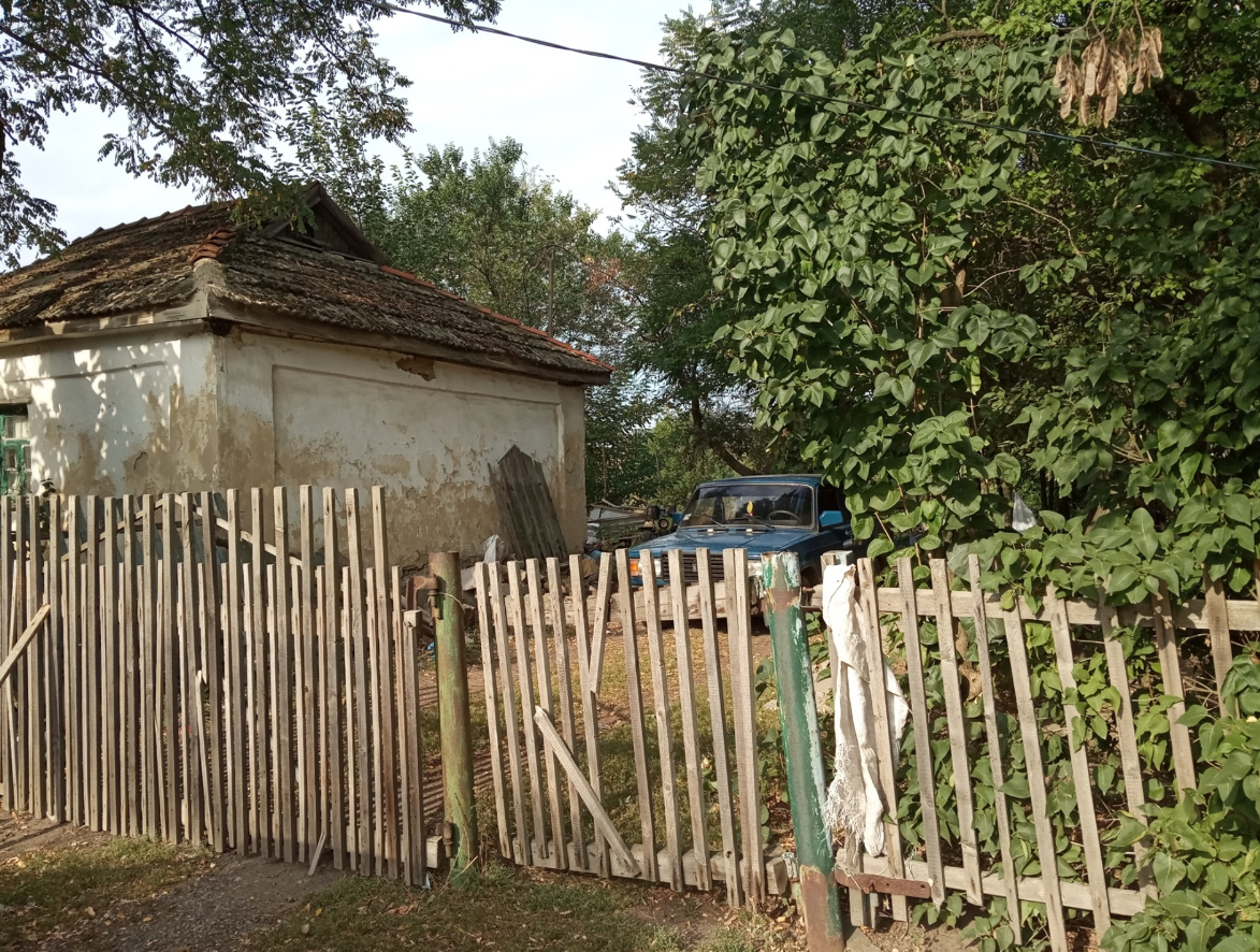 По соседству с коттеджами встречаются такие подворья
