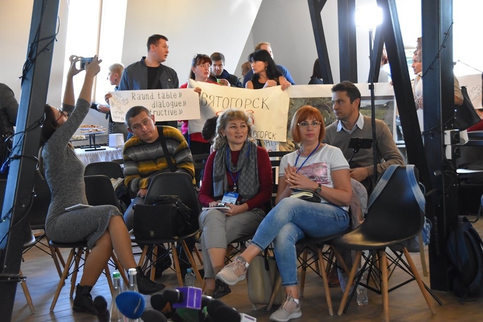 Активісти на зустрічі Павла Кириленка з медіа