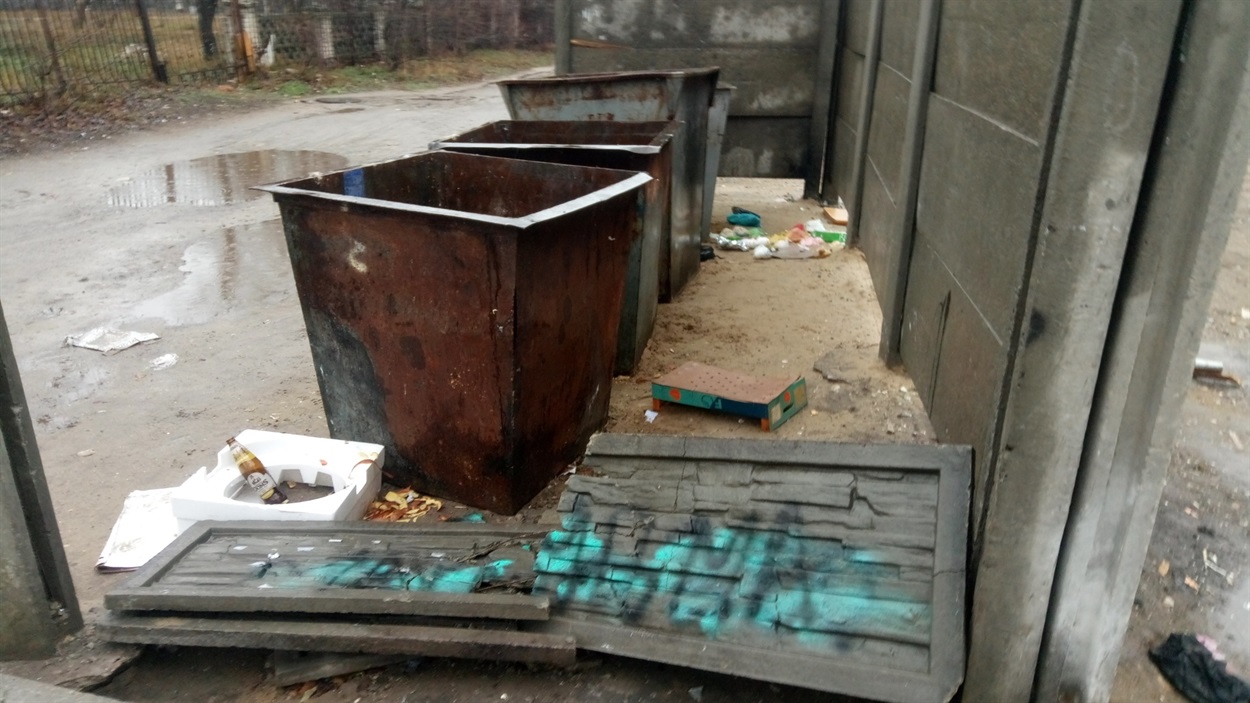 Полиция и активисты закрашивают рекламу наркотиков в Северодонецке