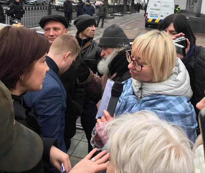 Яна Баранова беседует с народной депутаткой Ириной Венедиктовой