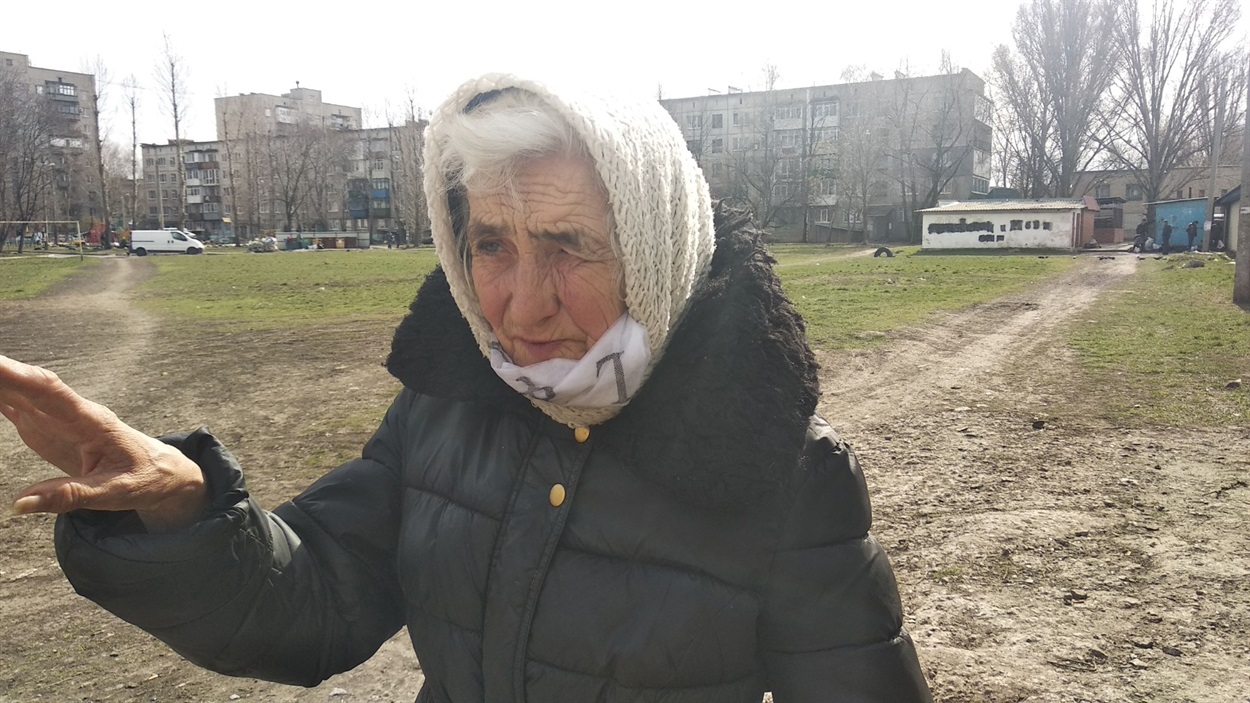 Оля с сестрой после смерти родителей попала в интернат. Девочки сбежали оттуда и с тех пор живут на улице