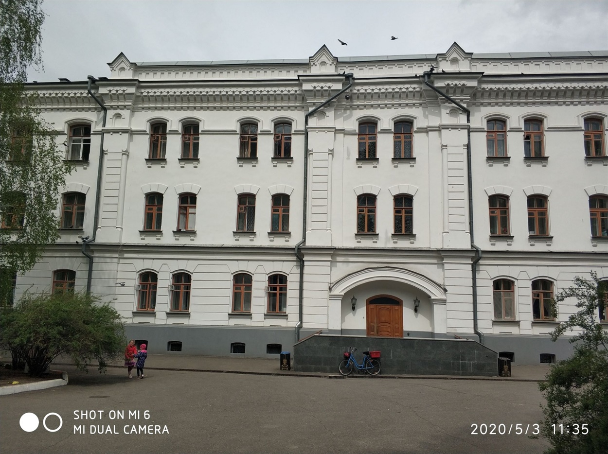 Готель для паломників на території Святогірської лаври, де живуть місцеві і переселенці