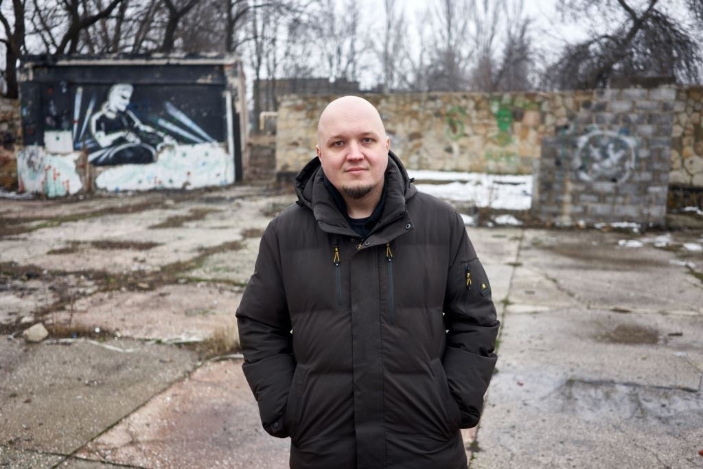 Константин Одинец на месте бывшей дискотеки в Торецке