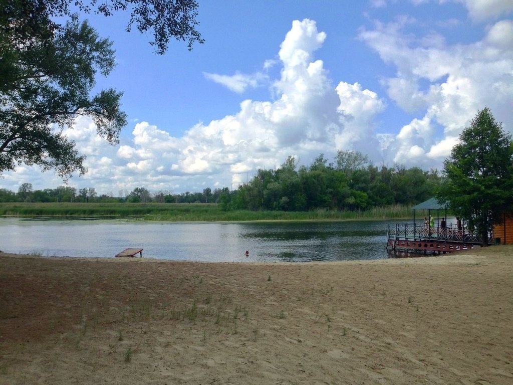 Пляж біля бази відпочинку