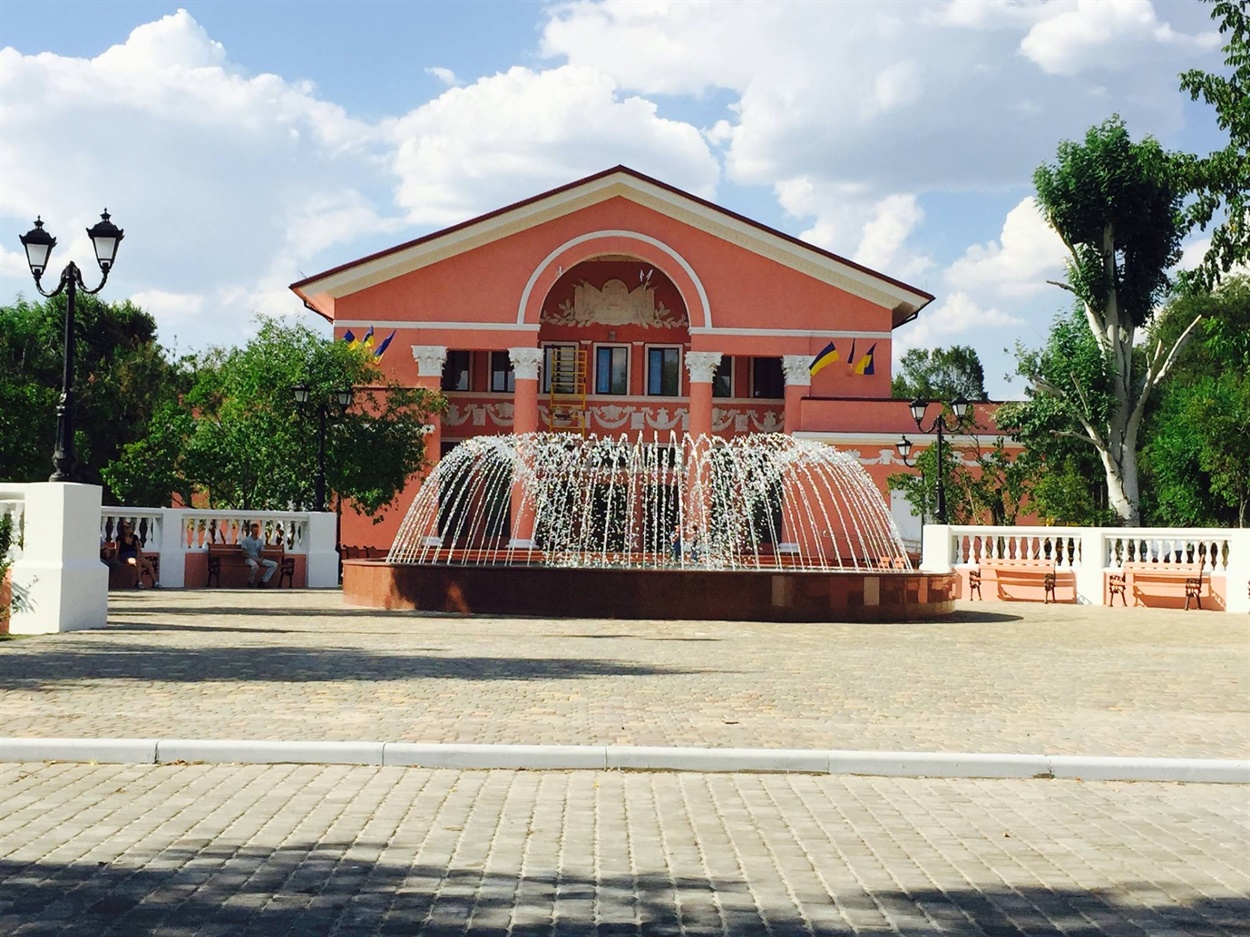 Здание Луганского областного театра в Северодонецке