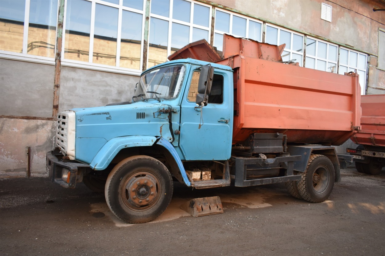 Автомобіль ЗІЛ, виставлений на продаж