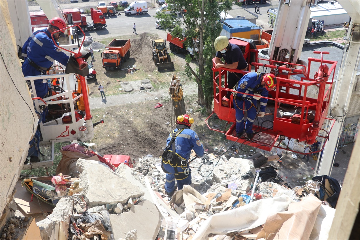 Последствия взрыва в доме на Позняках