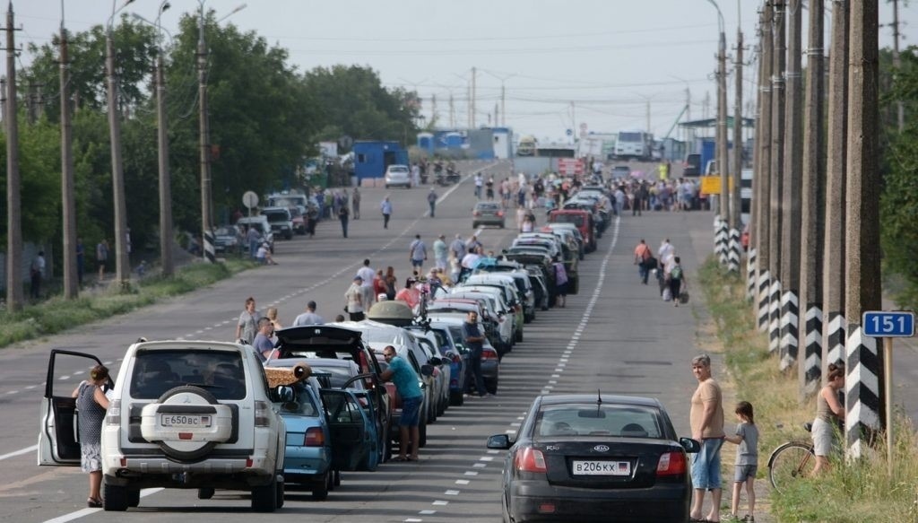 Донецкие СМИ публикуют фото очередей на «Еленовке» 7 июля