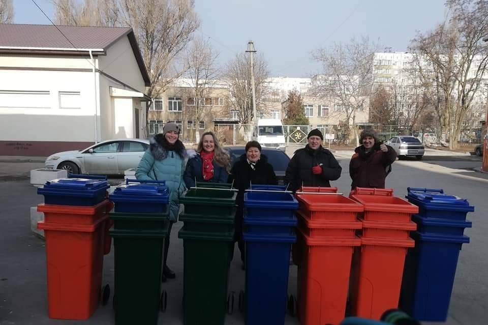 Баки для раздельного сбора в Мариуполе